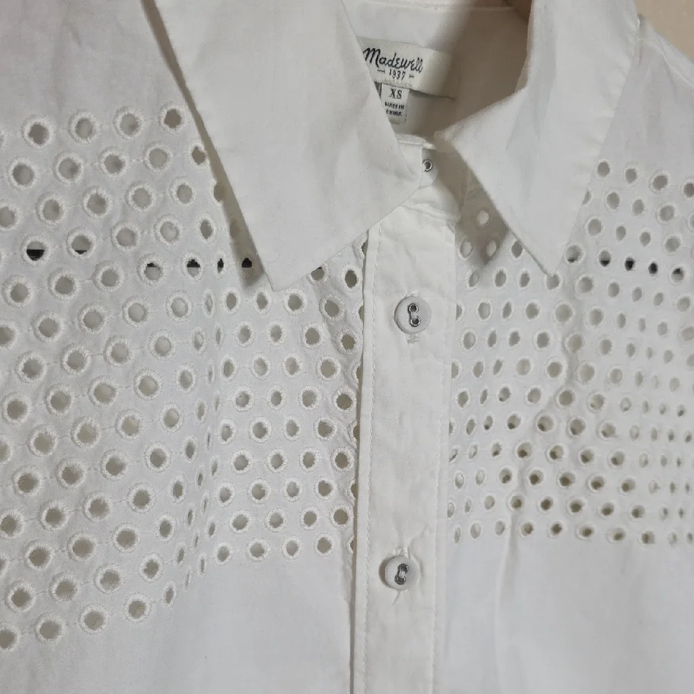 Madewell White Cotton Eyelet Embroidery Camp Shirt Shrunken Fit Scallop Hem XS - Picture 4 of 11